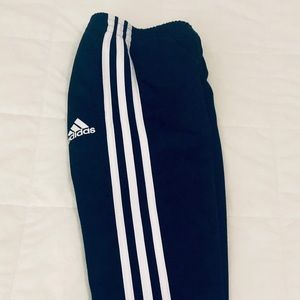 Navy Adidas Joggers with pockets, Size 5 Kids